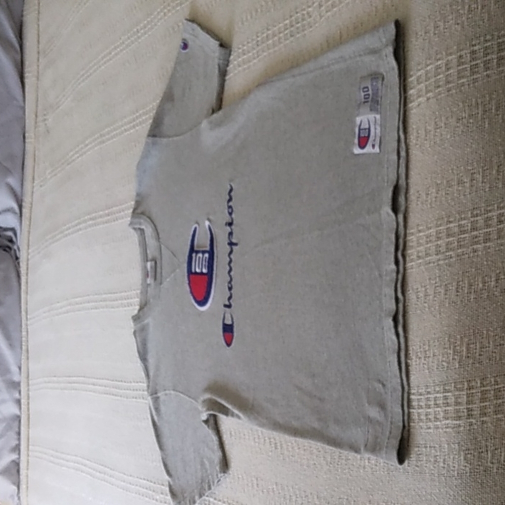 Champion T-shirt Medium